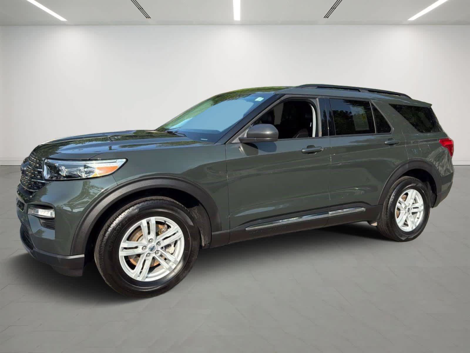 Used 2024 Ford Explorer XLT w/ Equipment Group 202A AWD/4WD image 1