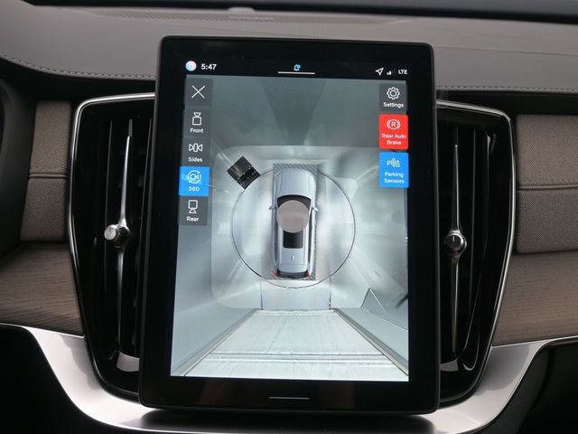 New 2026 Volvo XC90 B5 Plus w/ Protection Package Premier image 21