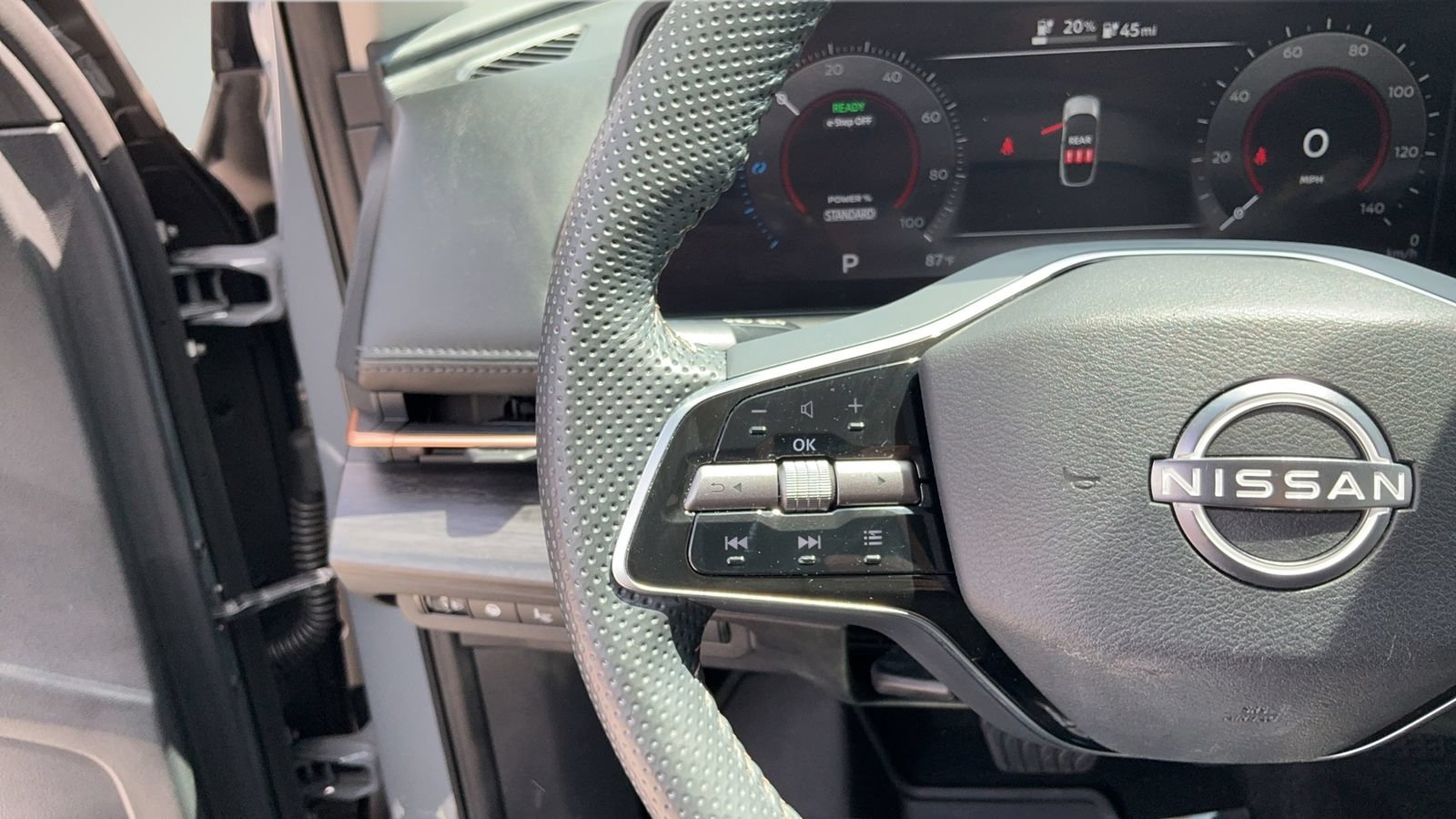 Certified 2025 Nissan Ariya FWD image 28