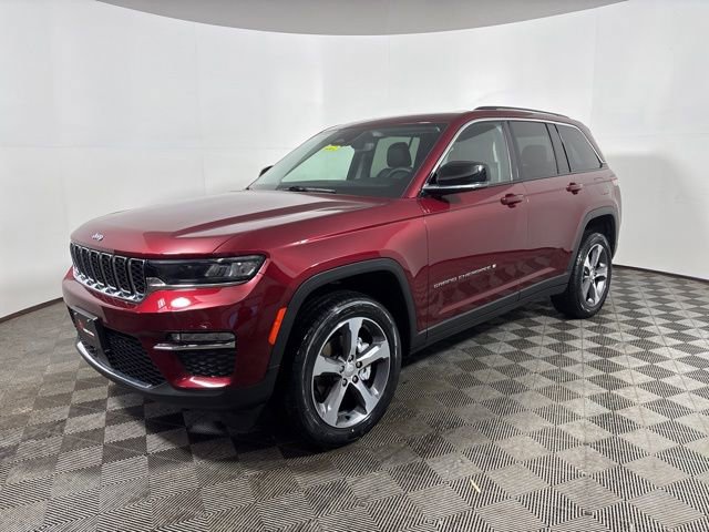 Used 2023 Jeep Grand Cherokee Limited AWD/4WD image 3