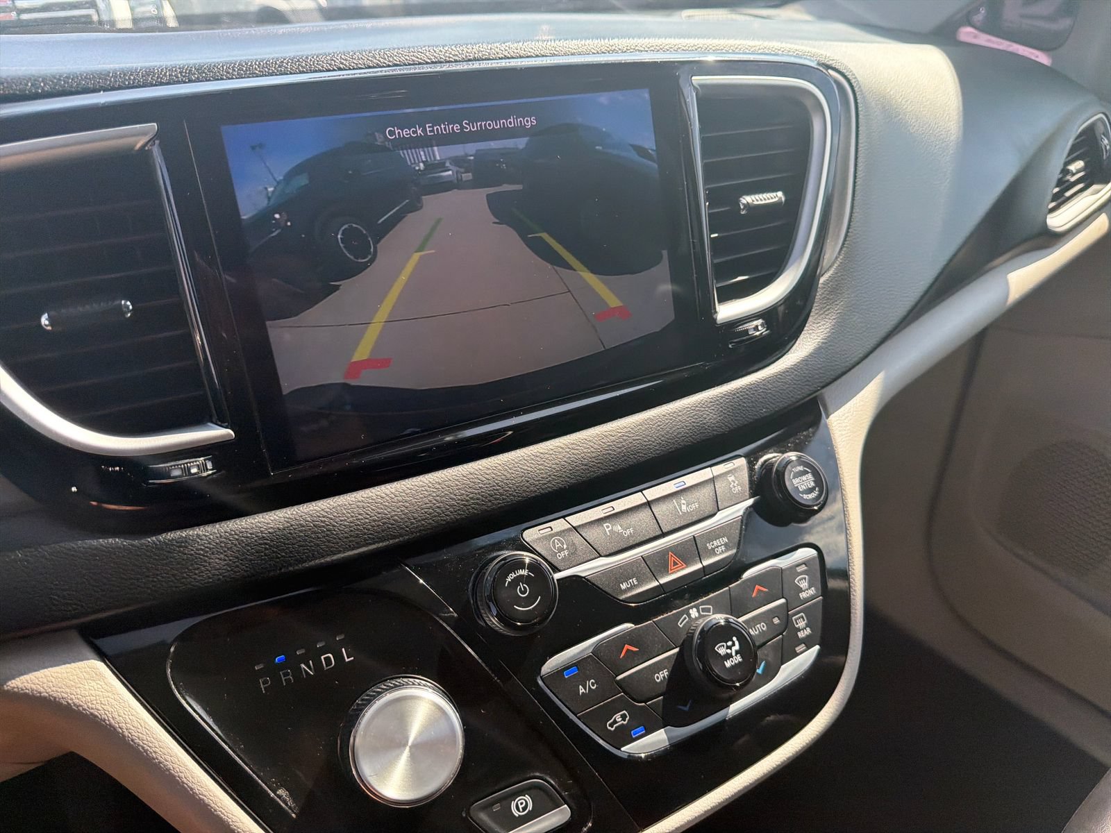 Used 2023 Chrysler Pacifica Touring-L FWD image 22