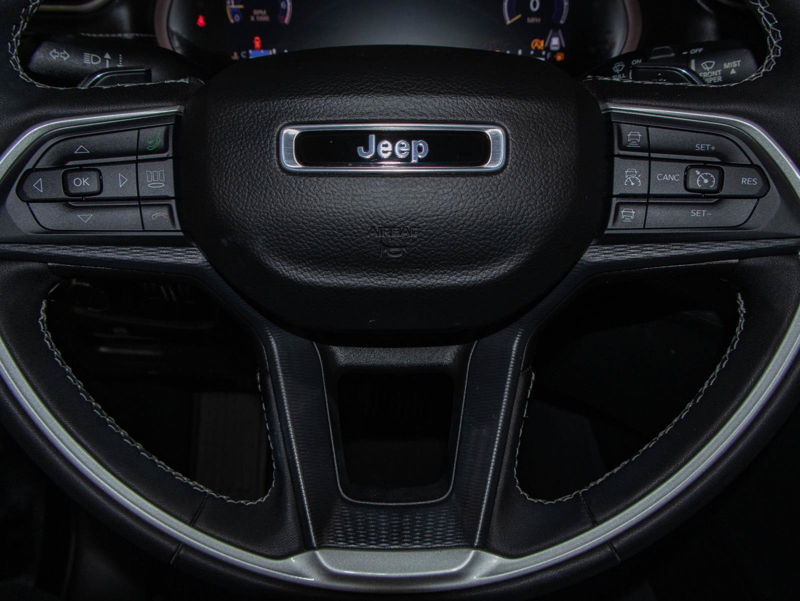 Used 2023 Jeep Grand Cherokee L Laredo AWD/4WD image 11