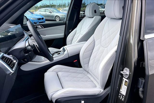 Used 2025 BMW X5 xDrive40i w/ Parking Assistance Package image 27