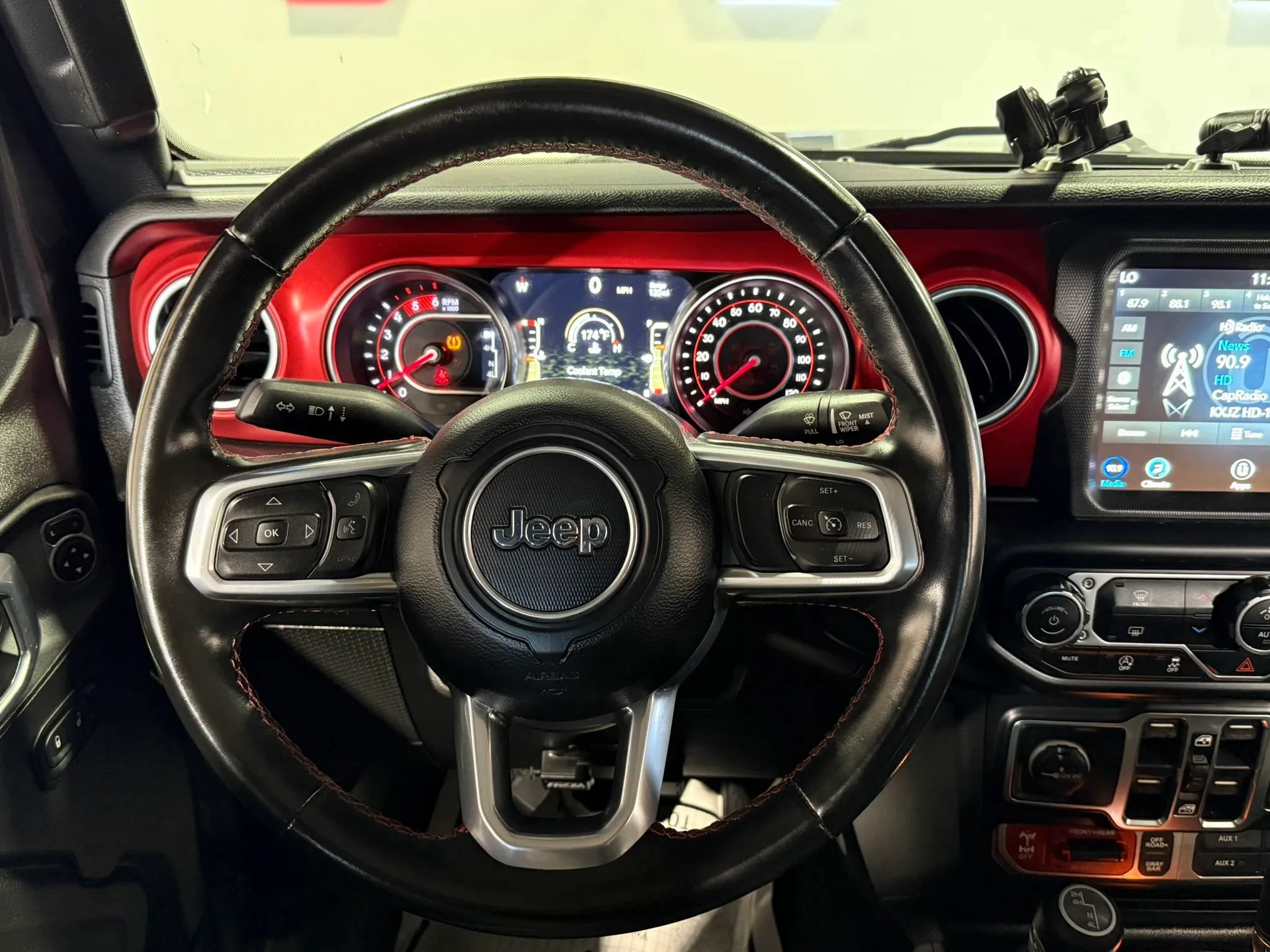 Used 2021 Jeep Gladiator Rubicon AWD/4WD image 12