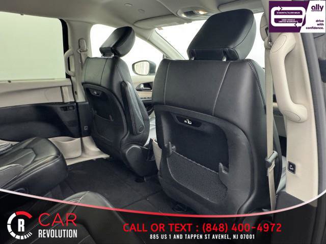 Used 2023 Chrysler Pacifica Touring-L FWD image 55