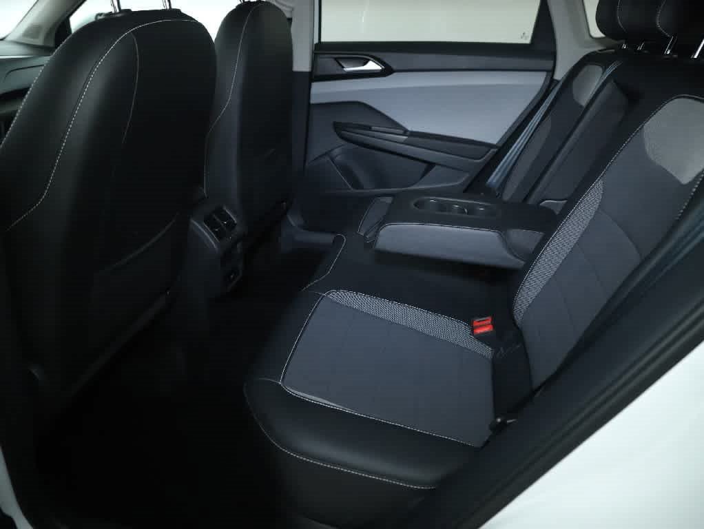 Certified 2023 Volkswagen Taos SE w/ Black Wheel Package AWD/4WD image 14
