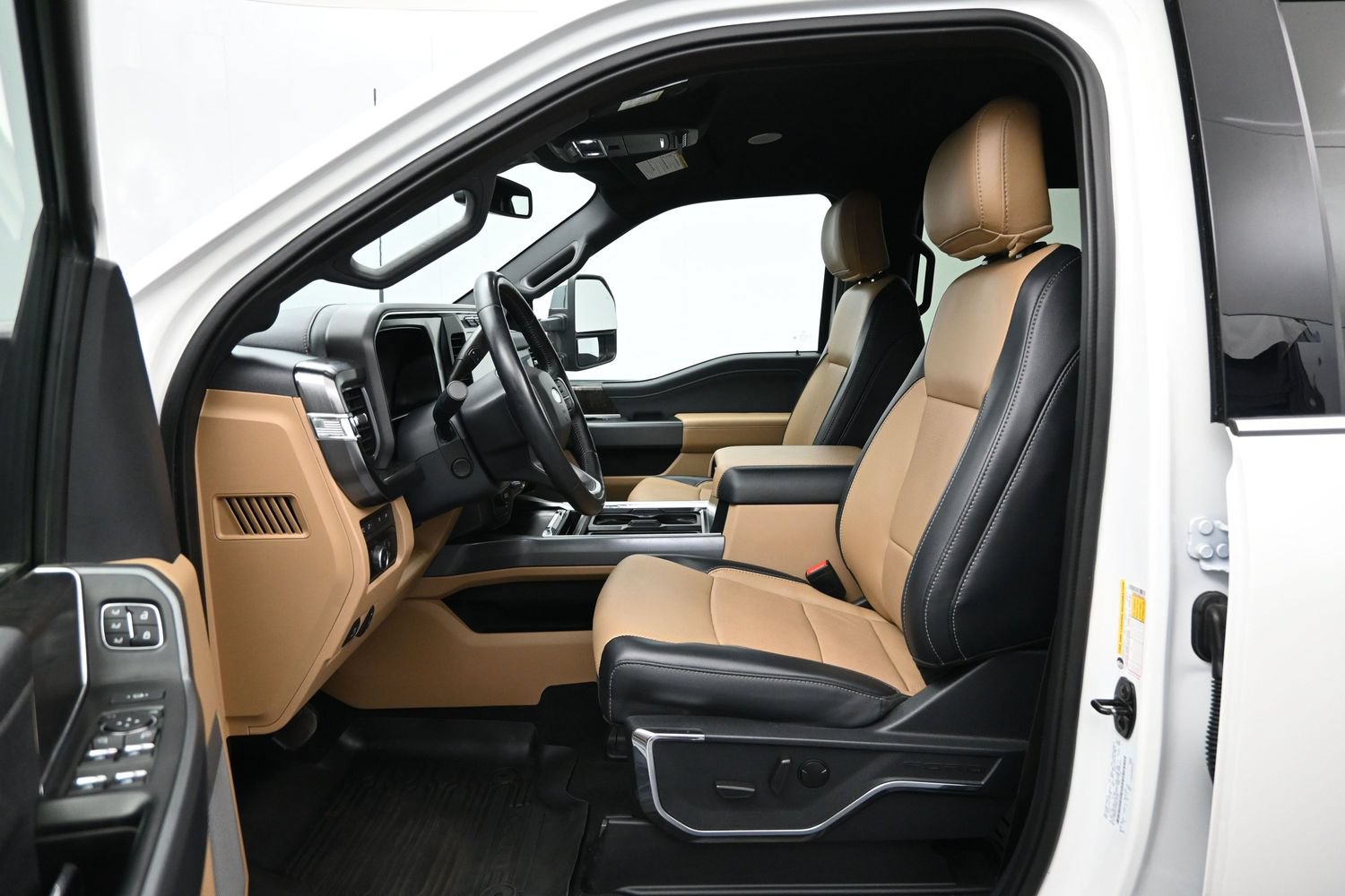 Used 2024 Ford F350 Lariat w/ Lariat Ultimate Package AWD/4WD image 9