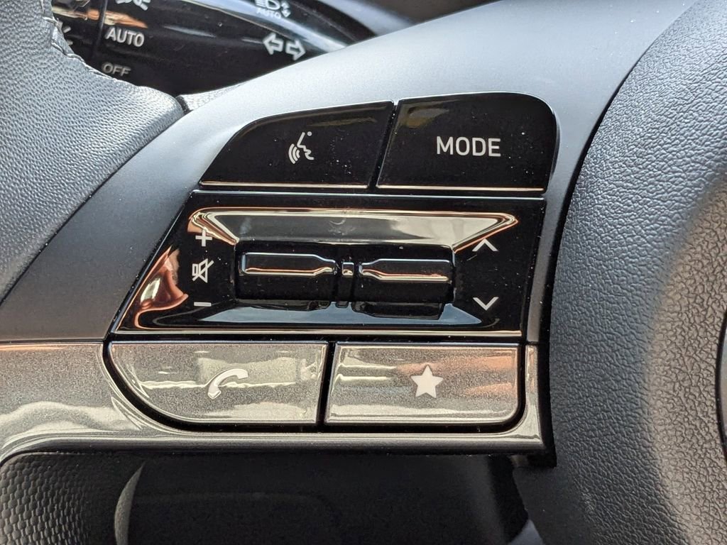 Used 2026 Hyundai Elantra Sport image 24