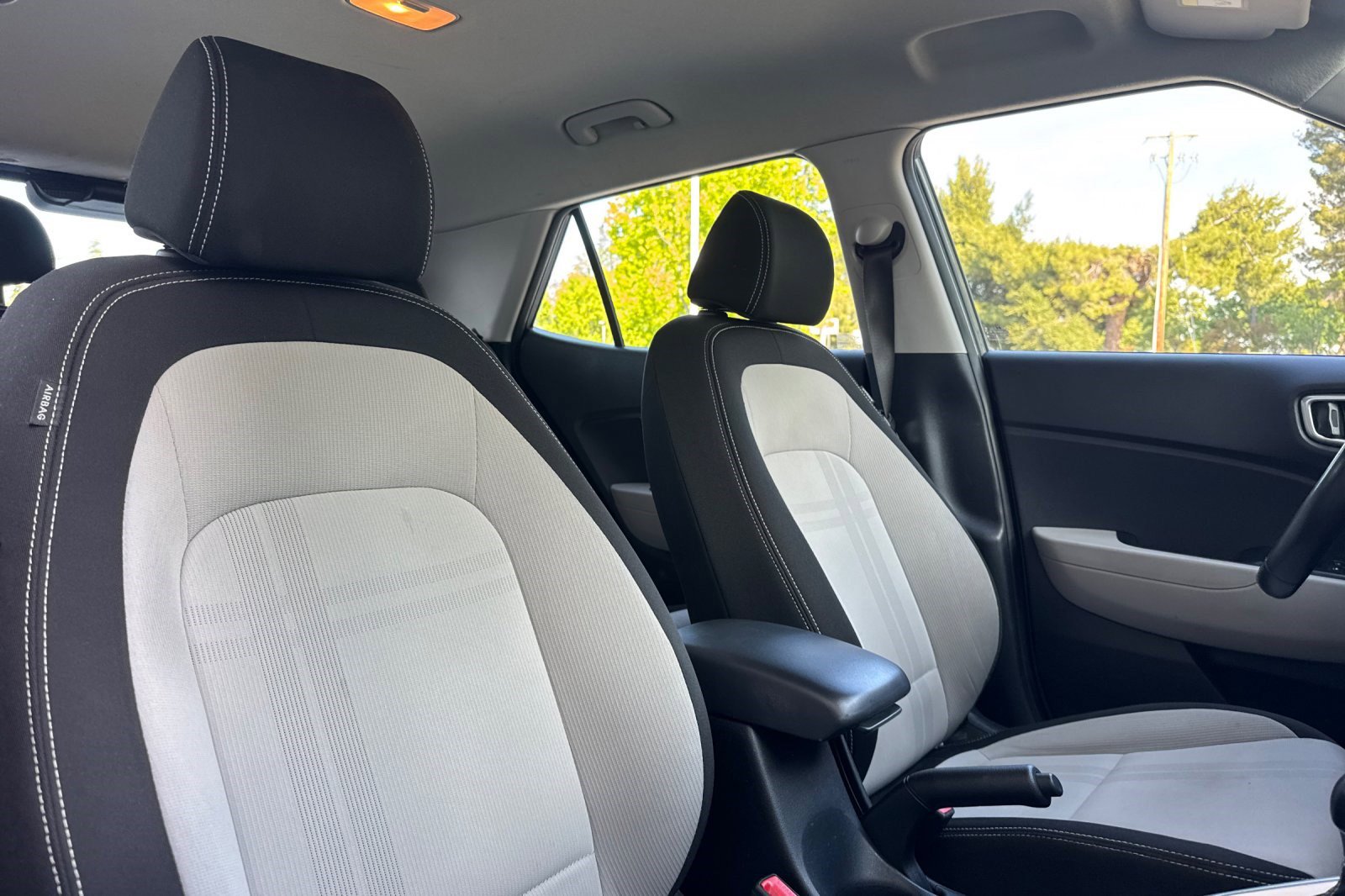 Used 2021 Hyundai Venue SEL FWD image 30
