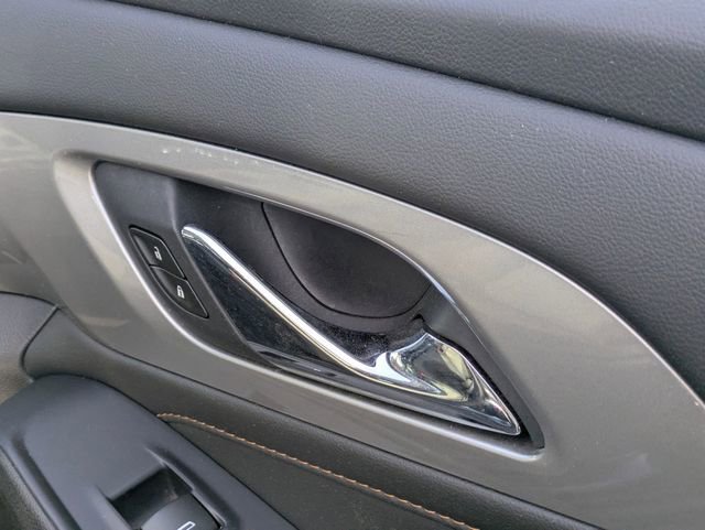 Used 2020 Chevrolet Traverse LT w/ Driver Confidence II Package image 32