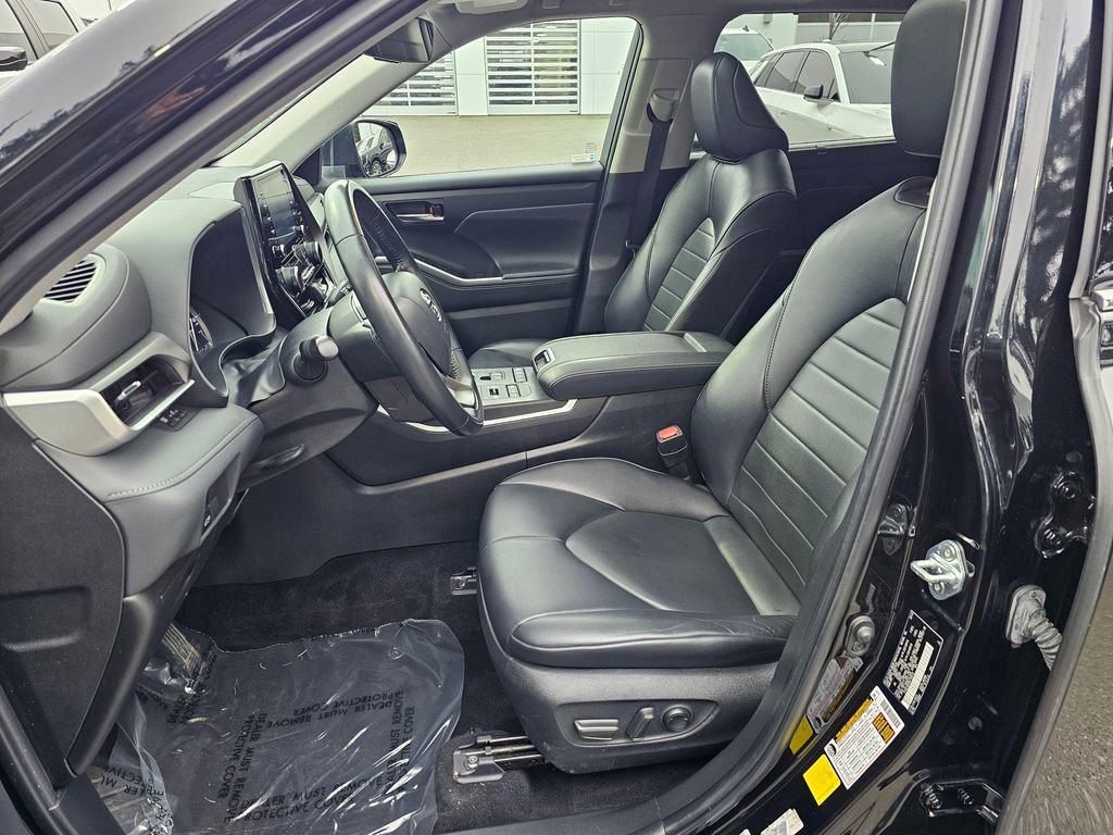 Used 2022 Toyota Highlander XLE image 23