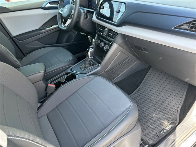 Used 2023 Volkswagen Taos SE w/ Panoramic Sunroof Package image 29