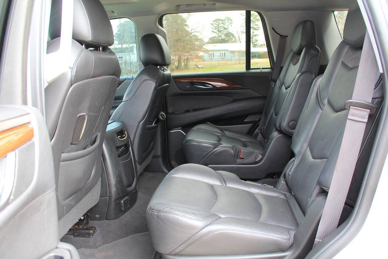 Used 2017 Cadillac Escalade Luxury AWD/4WD image 18