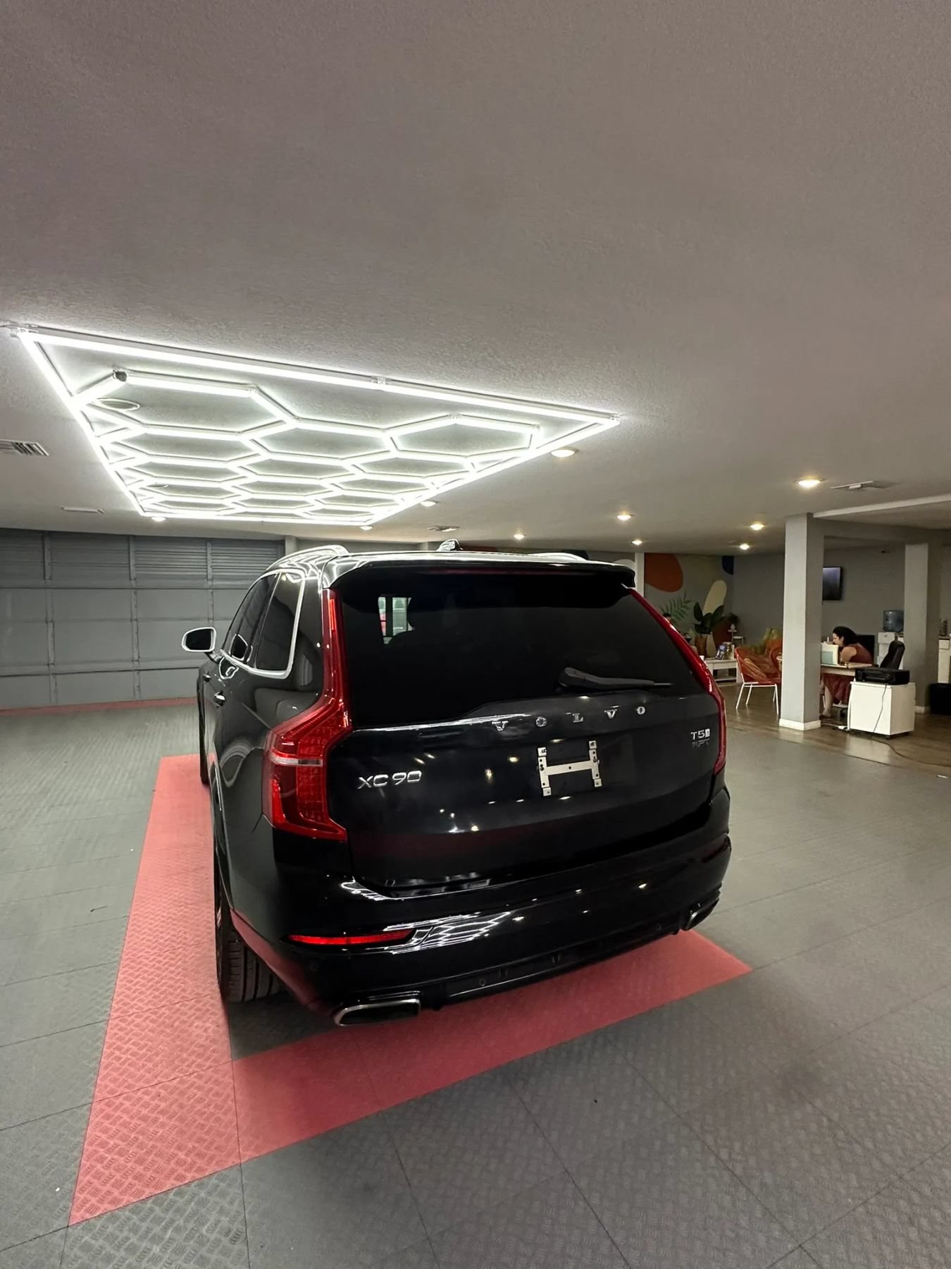 Used 2016 Volvo XC90 T5 R-Design FWD image 4