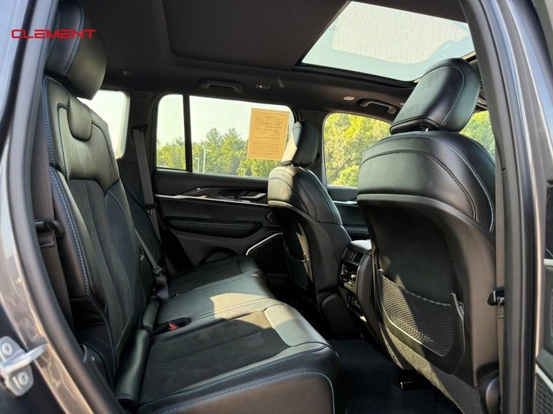 Used 2024 Jeep Grand Cherokee Trailhawk AWD/4WD image 12