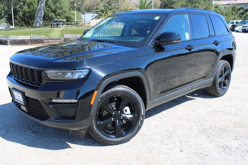 Used 2023 Jeep Grand Cherokee Limited w/ Black Appearance Package