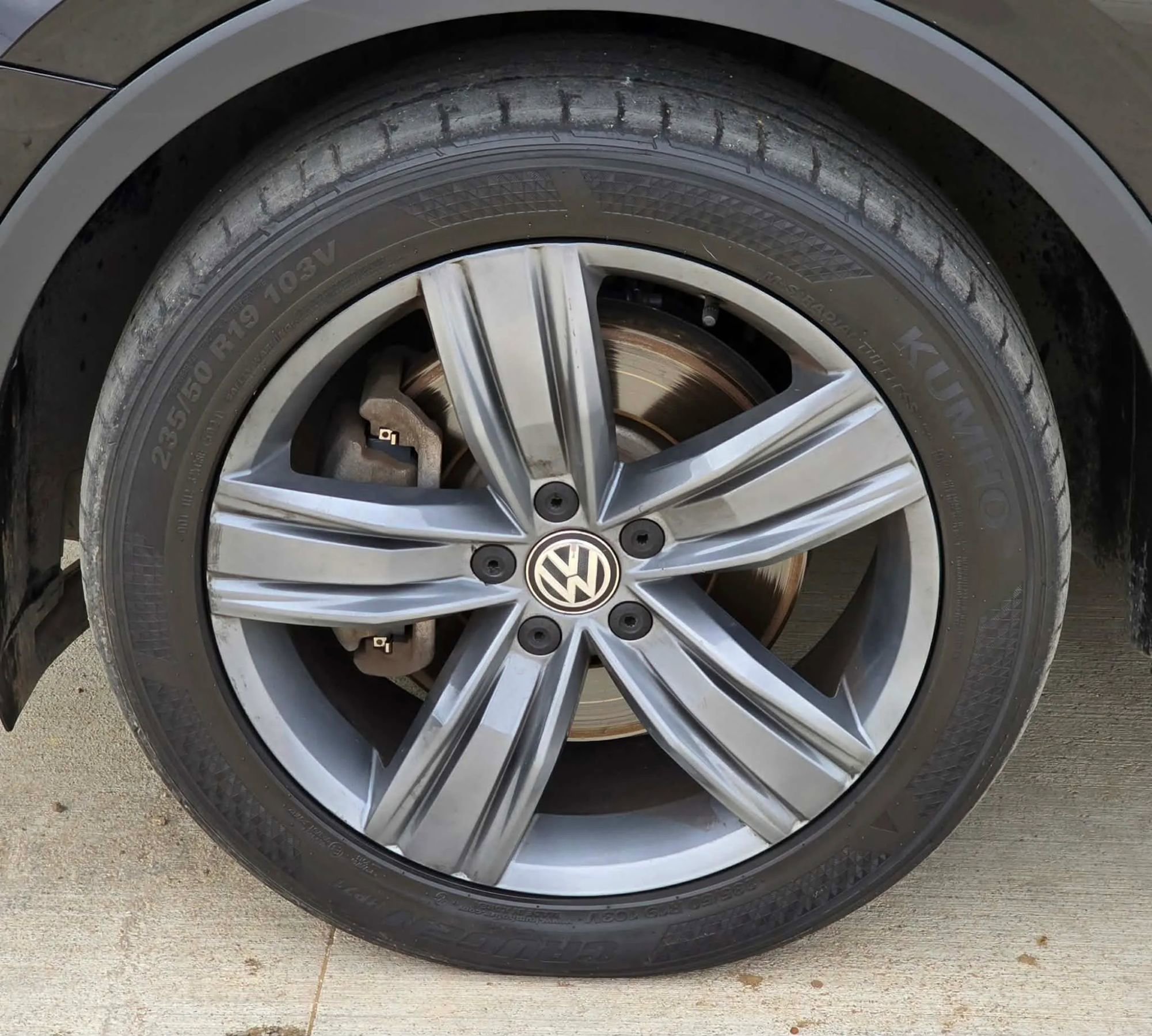 Used 2018 Volkswagen Tiguan SEL Premium image 30