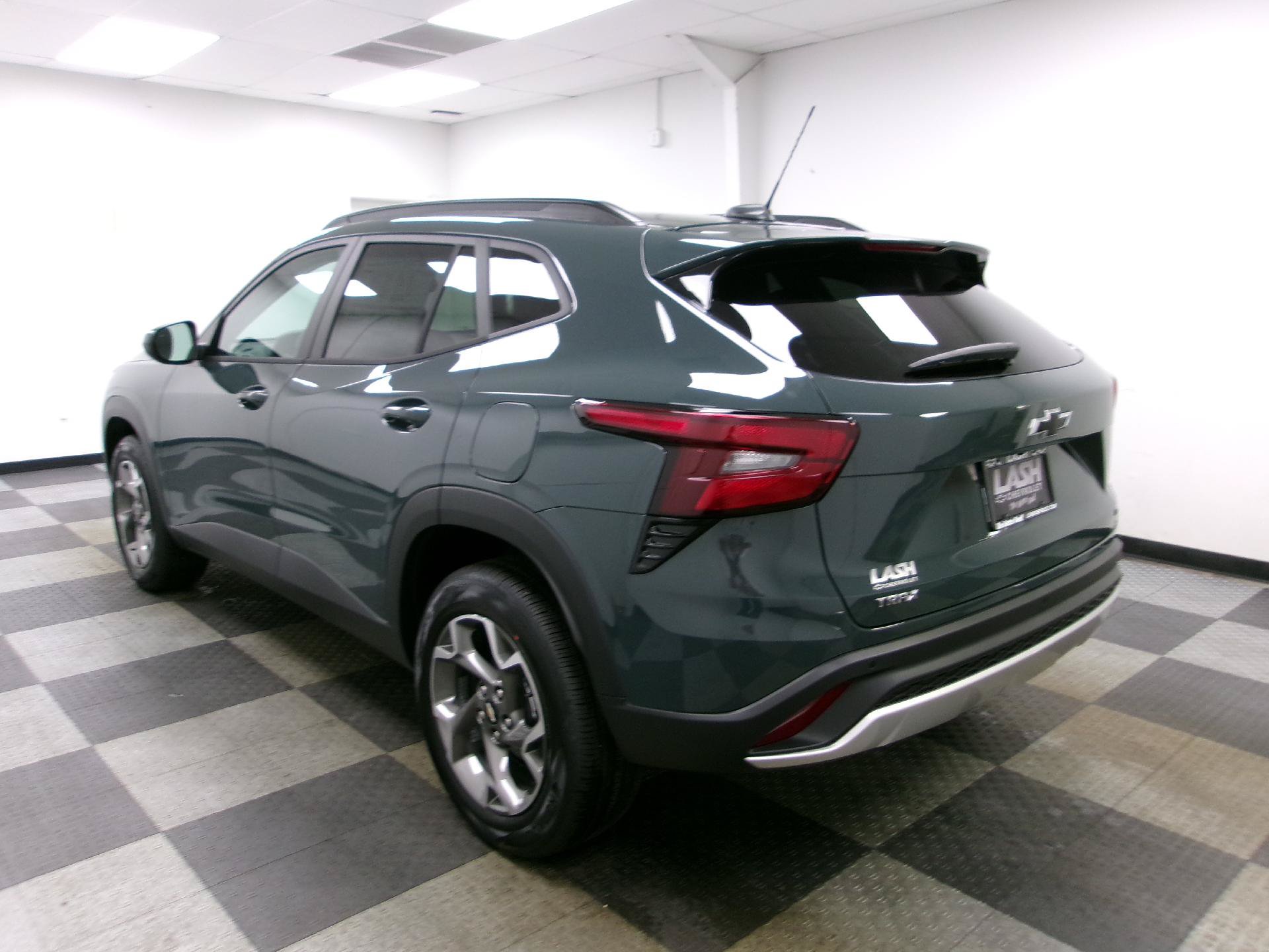New 2026 Chevrolet Trax LT w/ Driver Confidence Package FWD image 2