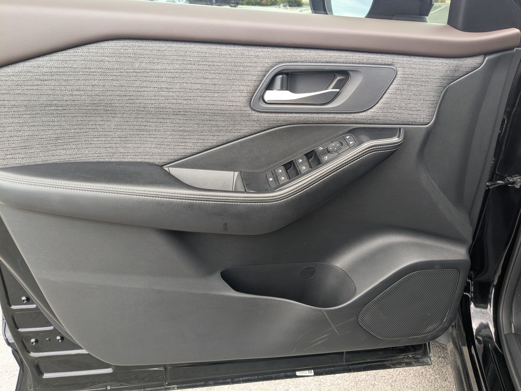 Used 2023 Nissan Rogue SV AWD/4WD image 14