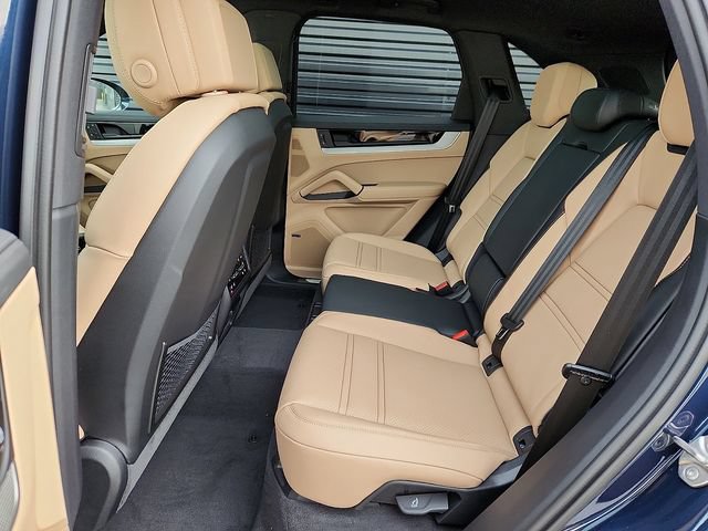 Certified 2026 Porsche Cayenne AWD/4WD image 13