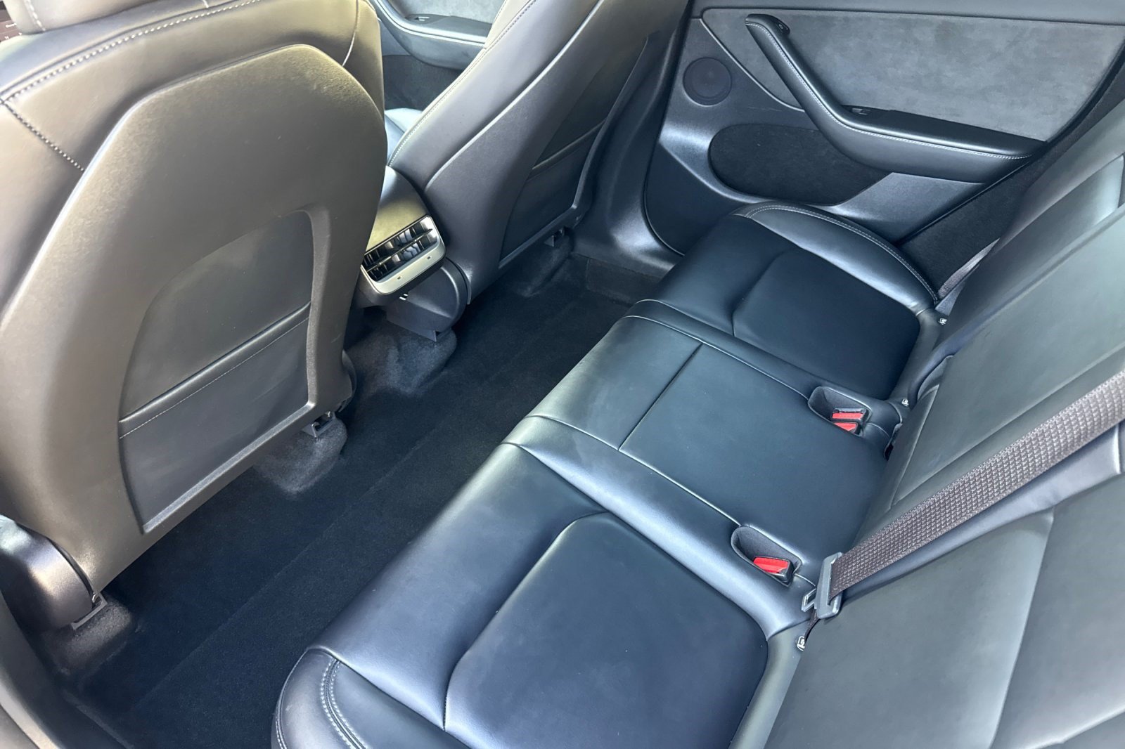 Used 2024 Tesla Model Y Long Range RWD image 27