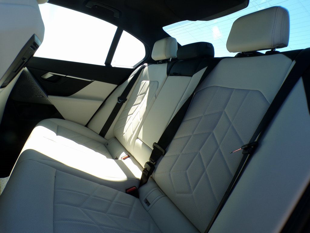 Certified 2025 BMW i5 xDrive40 w/ M Sport Package image 10
