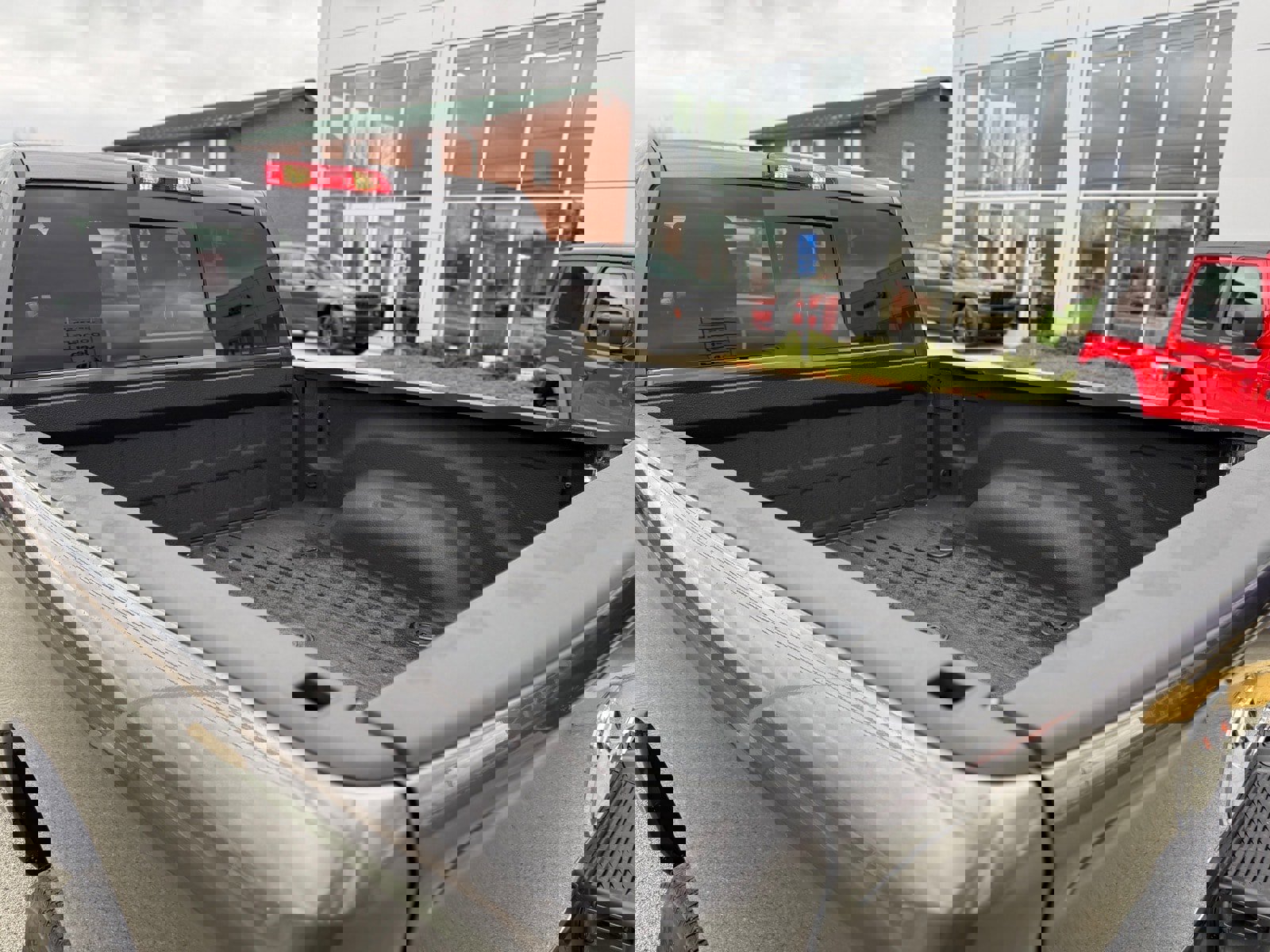 Used 2024 RAM 2500 Tradesman w/ Chrome Appearance Group image 19