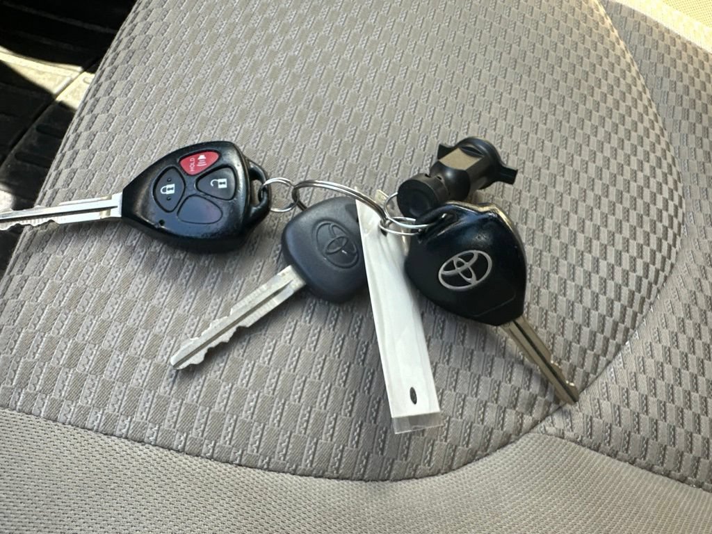 Used 2012 Toyota RAV4 FWD w/ Upgrade Value Pkg image 16