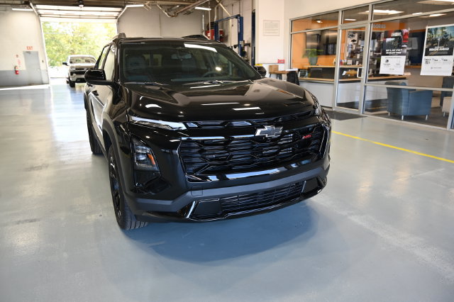 New 2027 Chevrolet Equinox RS w/ LPO, Floor Liner Package FWD image 3
