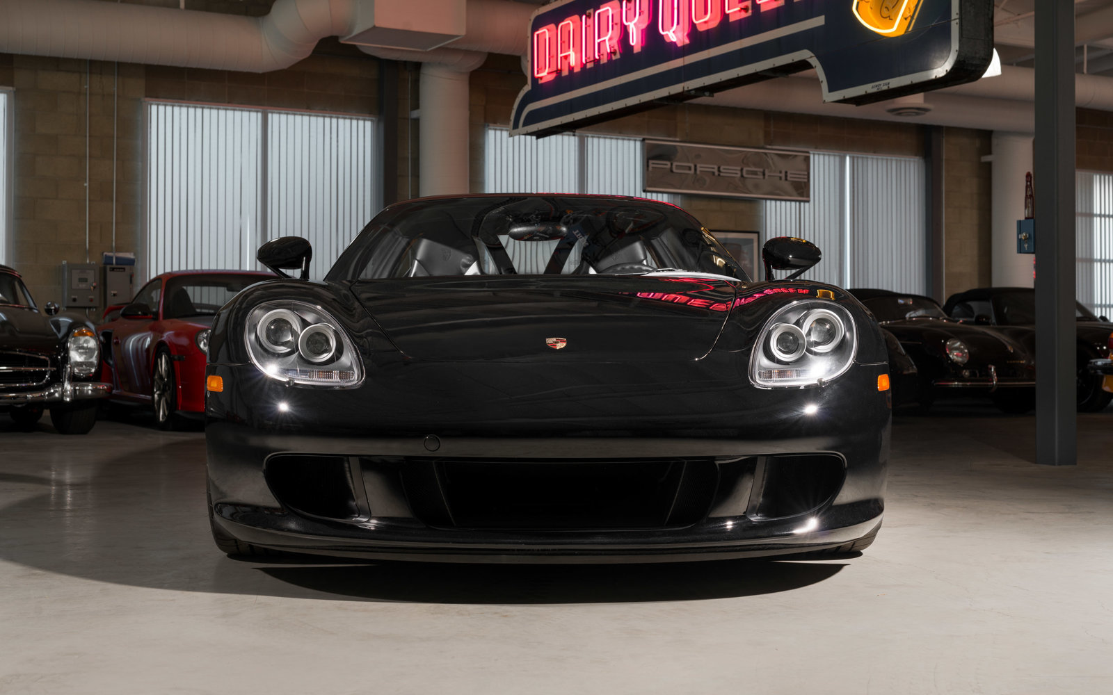 Used 2005 Porsche Carrera GT RWD image 5