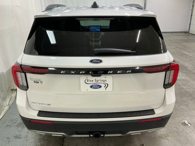 Used 2025 Ford Explorer Active w/ Active Comfort Package image 4