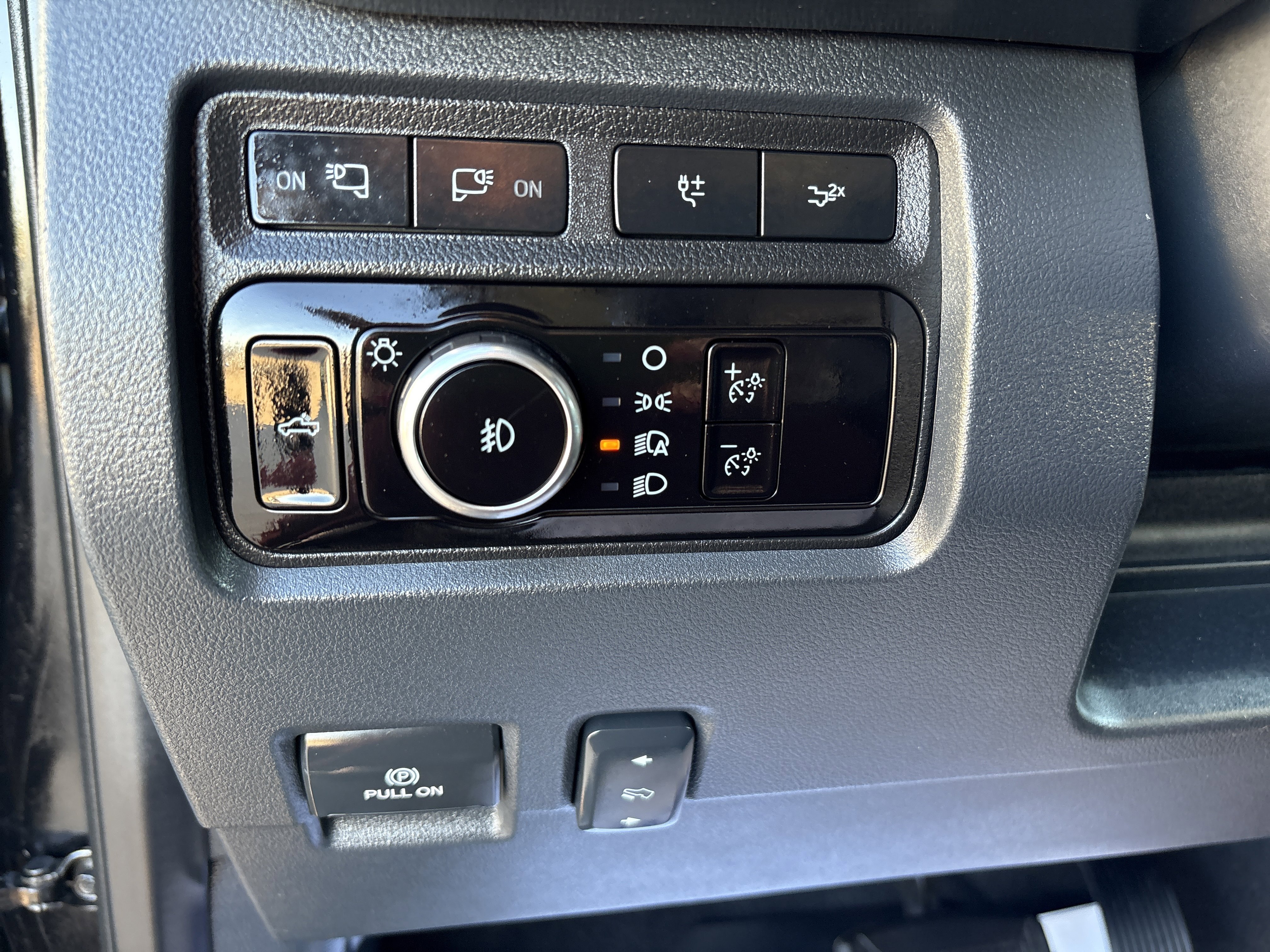 Used 2023 Ford F250 Lariat w/ Tremor Off-Road Package image 15