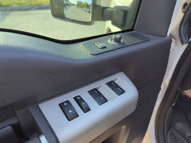 Used 2015 Ford F250 Lariat AWD/4WD image 9