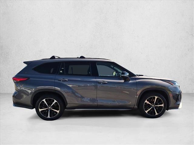 Used 2021 Toyota Highlander XSE FWD image 4