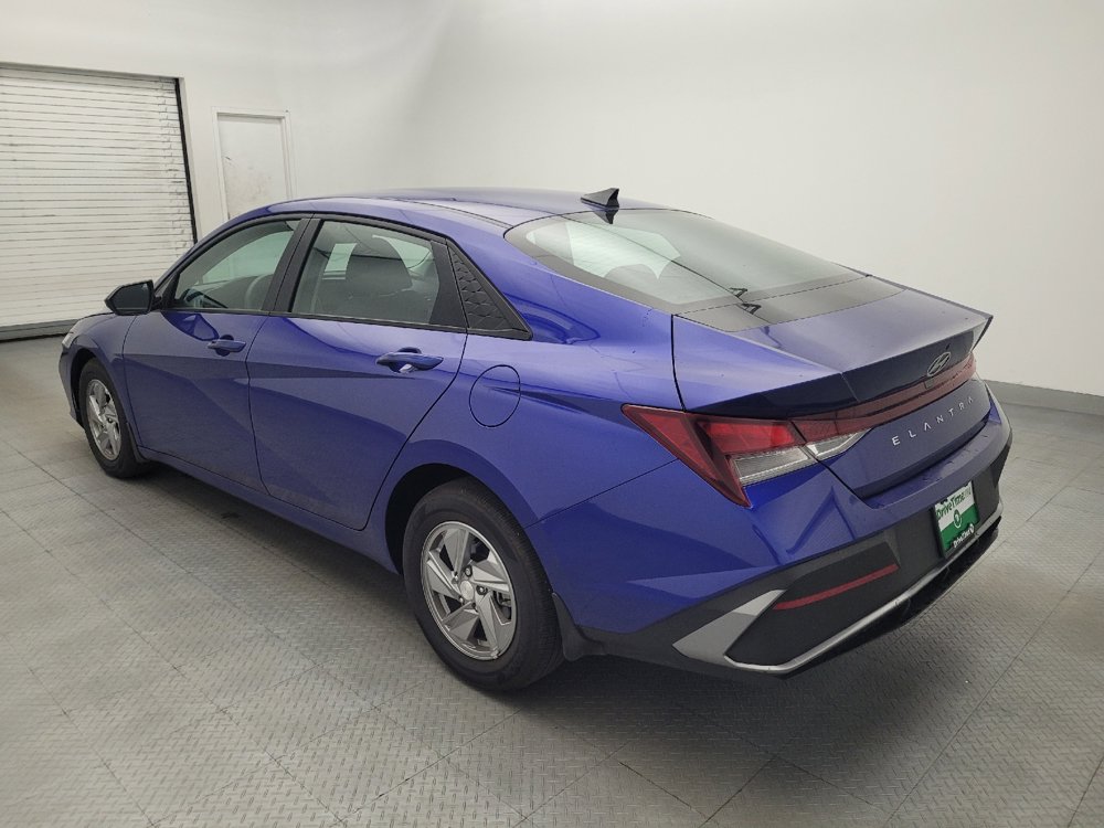 Used 2025 Hyundai Elantra SE FWD image 9