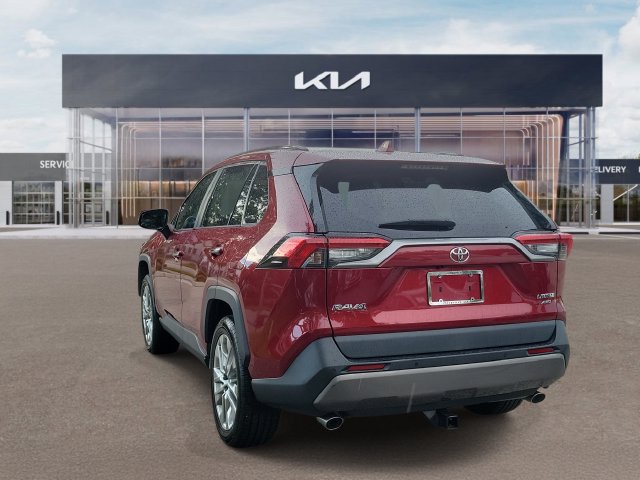 Used 2020 Toyota RAV4 Limited AWD/4WD image 4