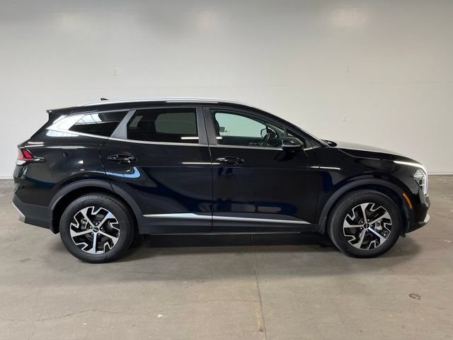 Used 2023 Kia Sportage EX AWD/4WD image 2