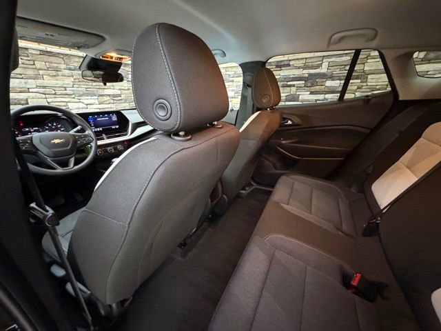 Used 2024 Chevrolet Trax LS FWD image 28