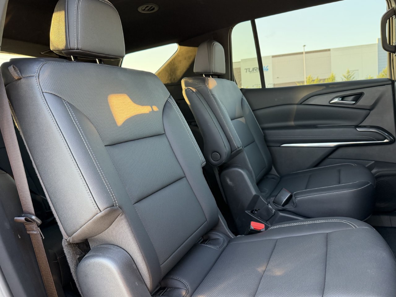 Used 2025 Chevrolet Traverse LT FWD image 27