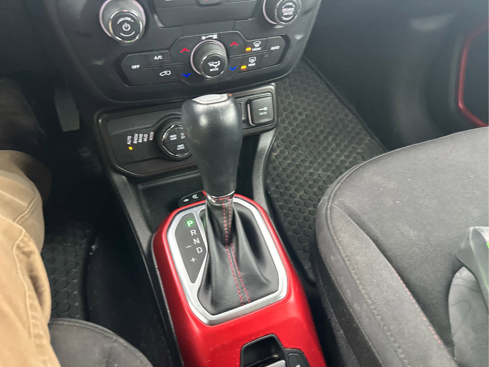 Used 2020 Jeep Renegade Trailhawk w/ Cold Weather Group image 11