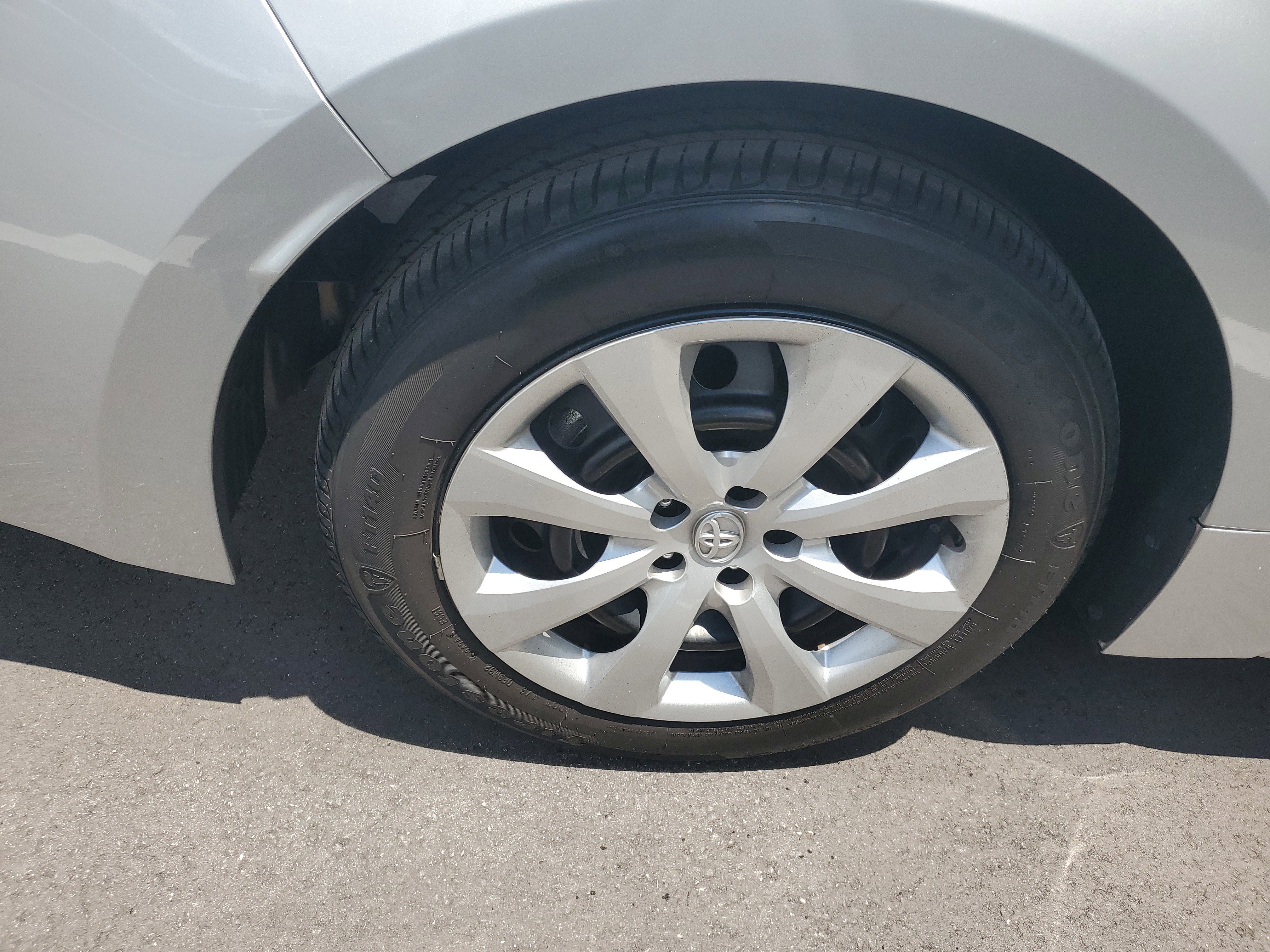 Used 2024 Toyota Corolla LE FWD image 5