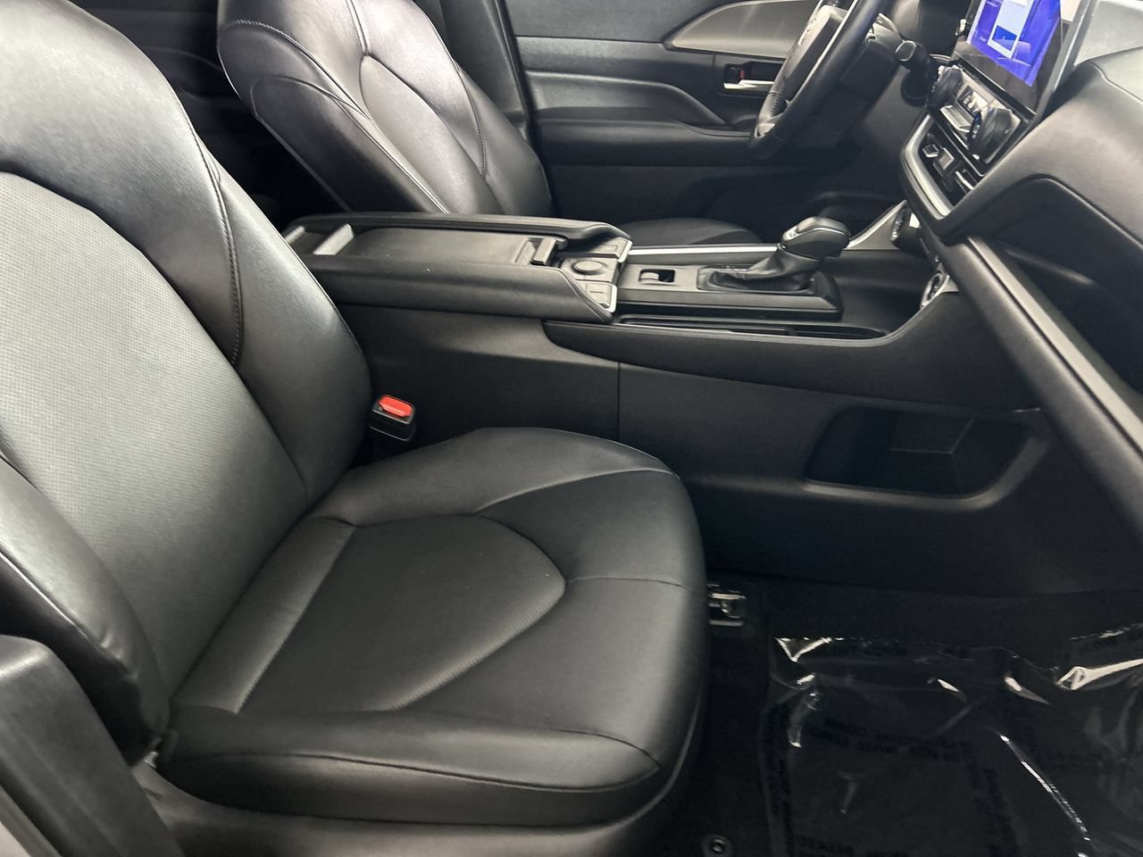 Used 2025 Toyota Grand Highlander AWD image 26