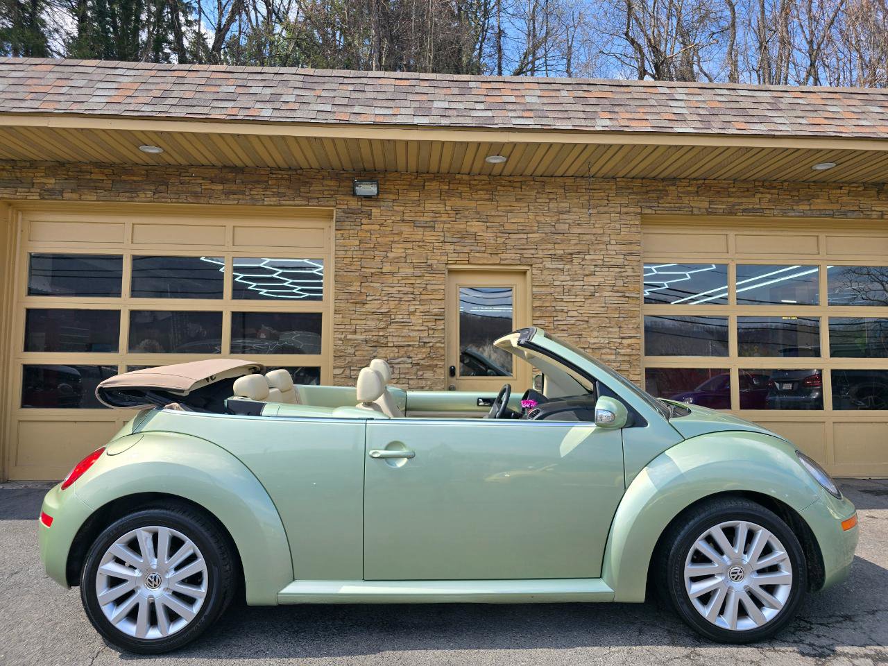 Used 2008 Volkswagen Beetle SE image 5