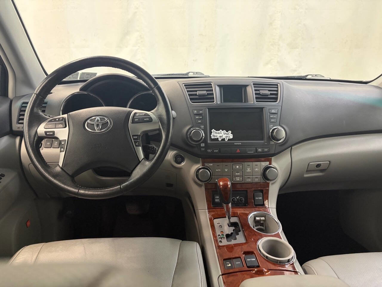 Used 2012 Toyota Highlander Limited w/ Tow Pkg image 13