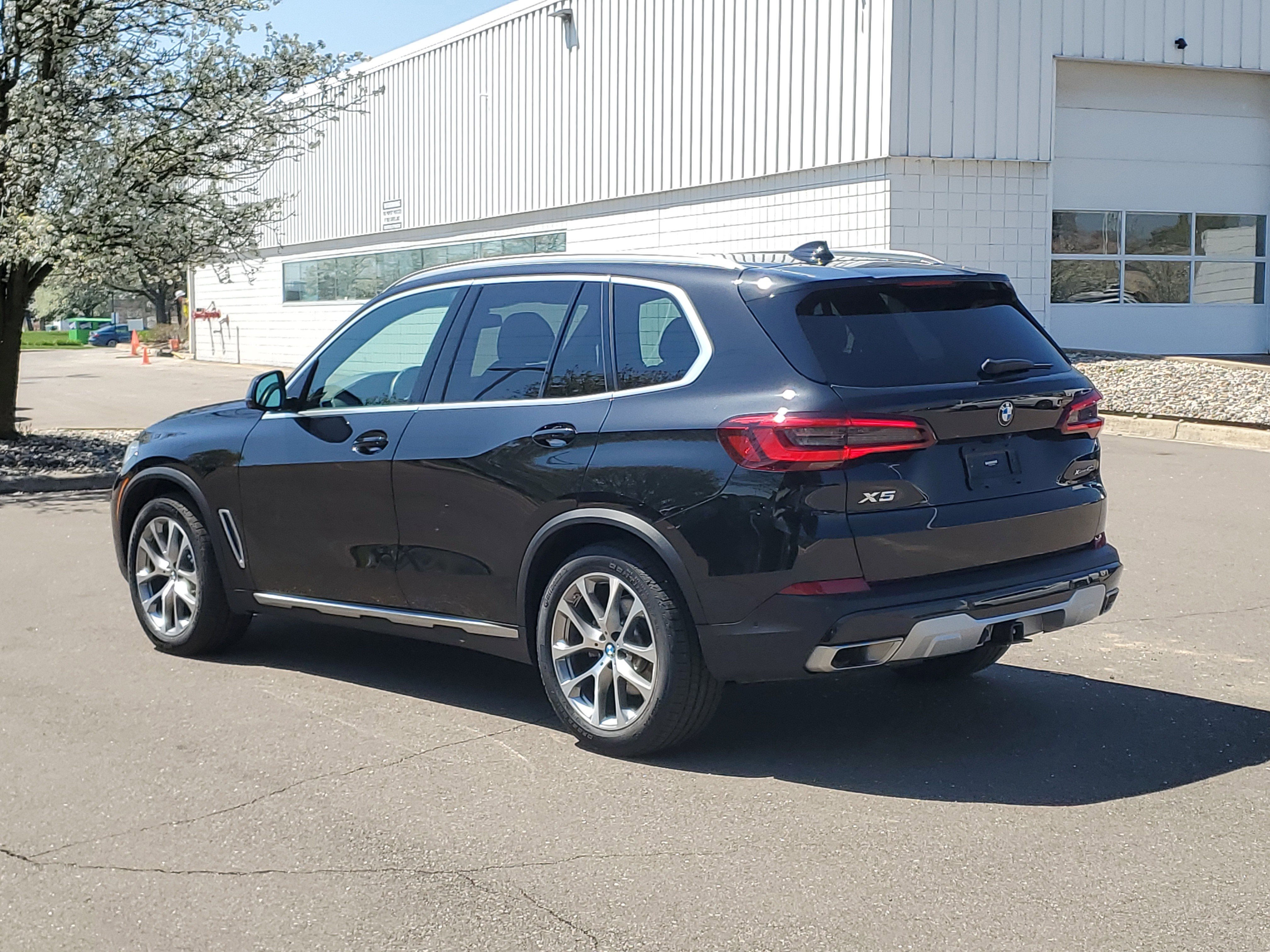 Certified 2023 BMW X5 xDrive40i w/ Premium Package AWD/4WD image 2