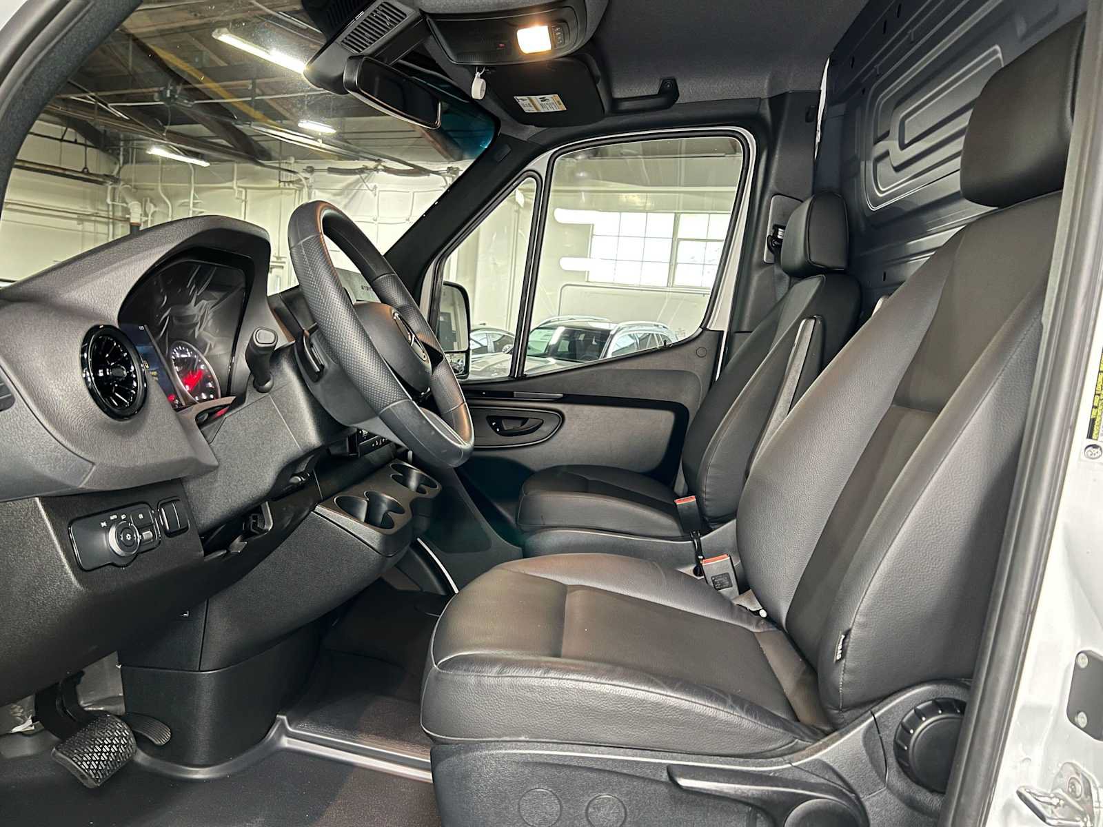 Used 2025 Mercedes-Benz Sprinter 2500 image 19