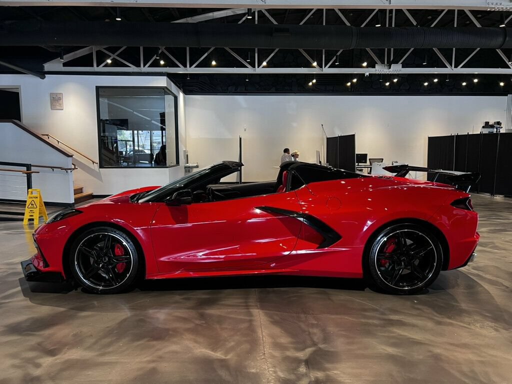 Used 2022 Chevrolet Corvette Stingray Convertible RWD image 3