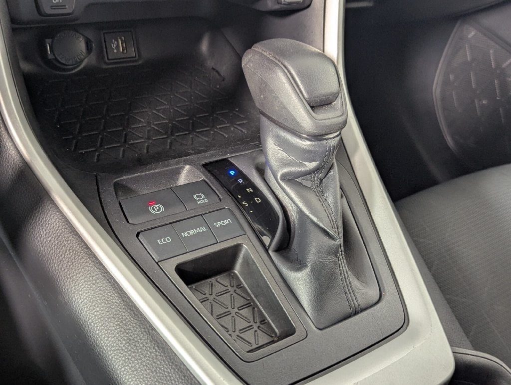 Used 2025 Toyota RAV4 XLE FWD image 23