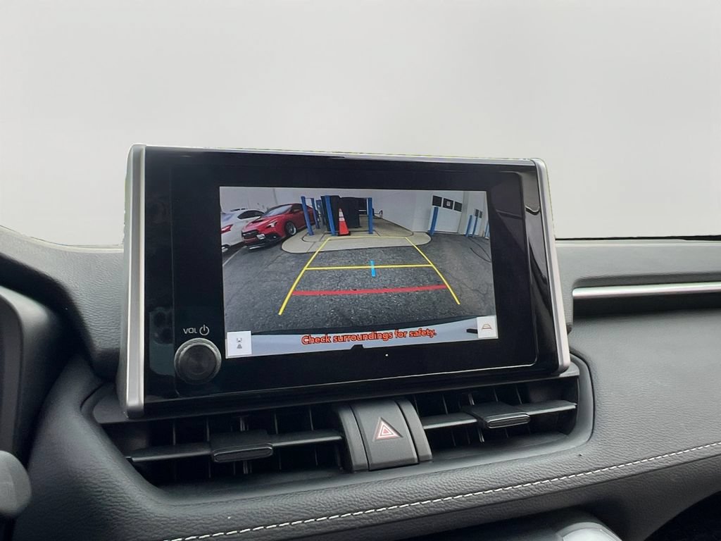 Used 2025 Toyota RAV4 XLE AWD/4WD image 16