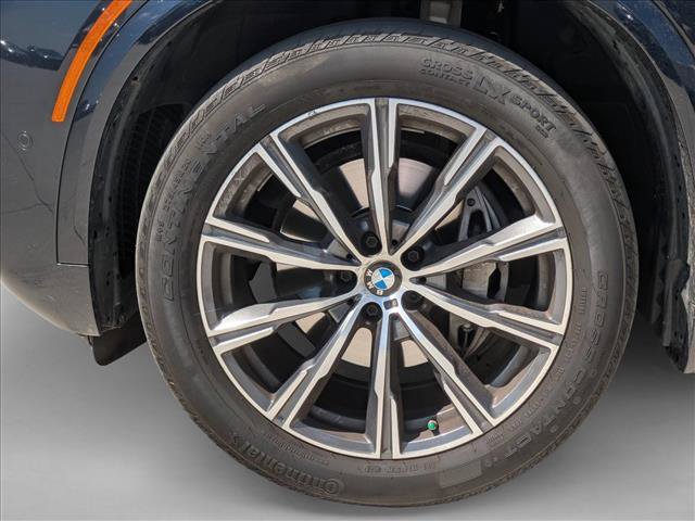 Used 2025 BMW X5 xDrive40i w/ M Sport Package AWD/4WD image 9